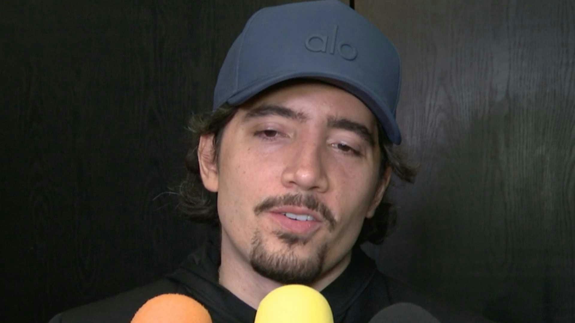 ¡También quiere su dueto! Alex Fernández revela que quiere grabar algo con 'El Potrillo' y con la voz de su abuelo, Vicente Fernández