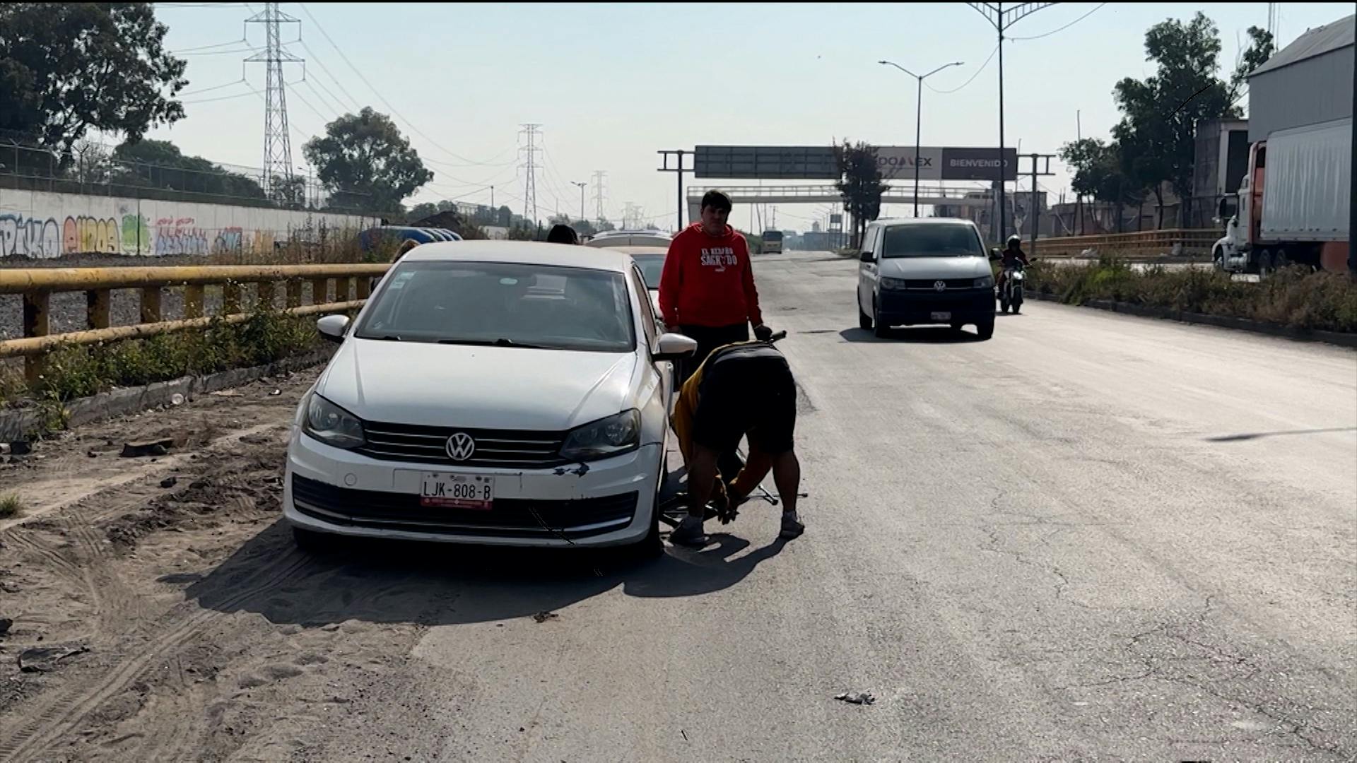 ¡Los baches siguen cobrando víctimas en Ecatepec, Estado de México!
