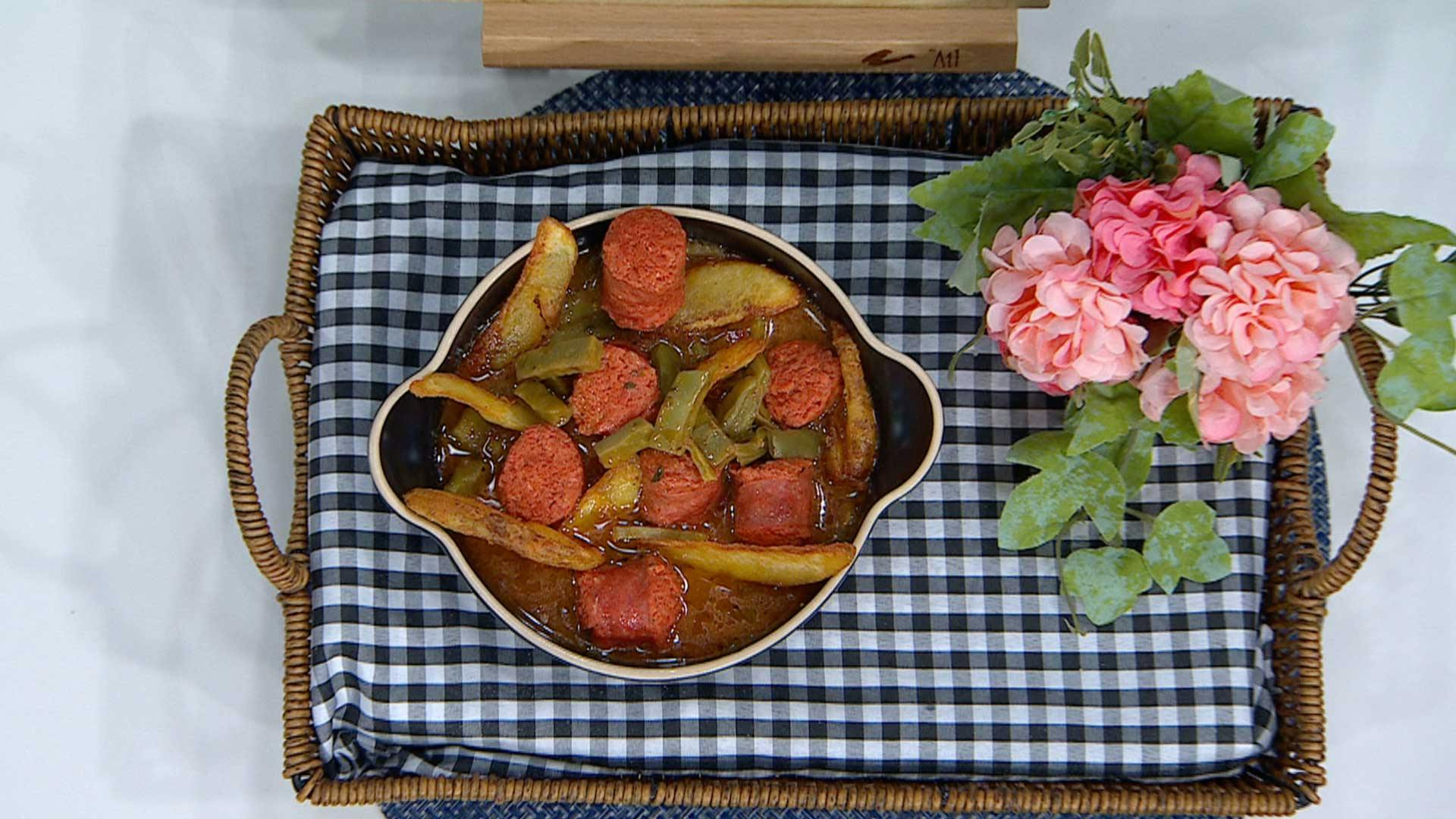 ¡Con un toque diferente! Aprende a preparar longaniza con papas gajo