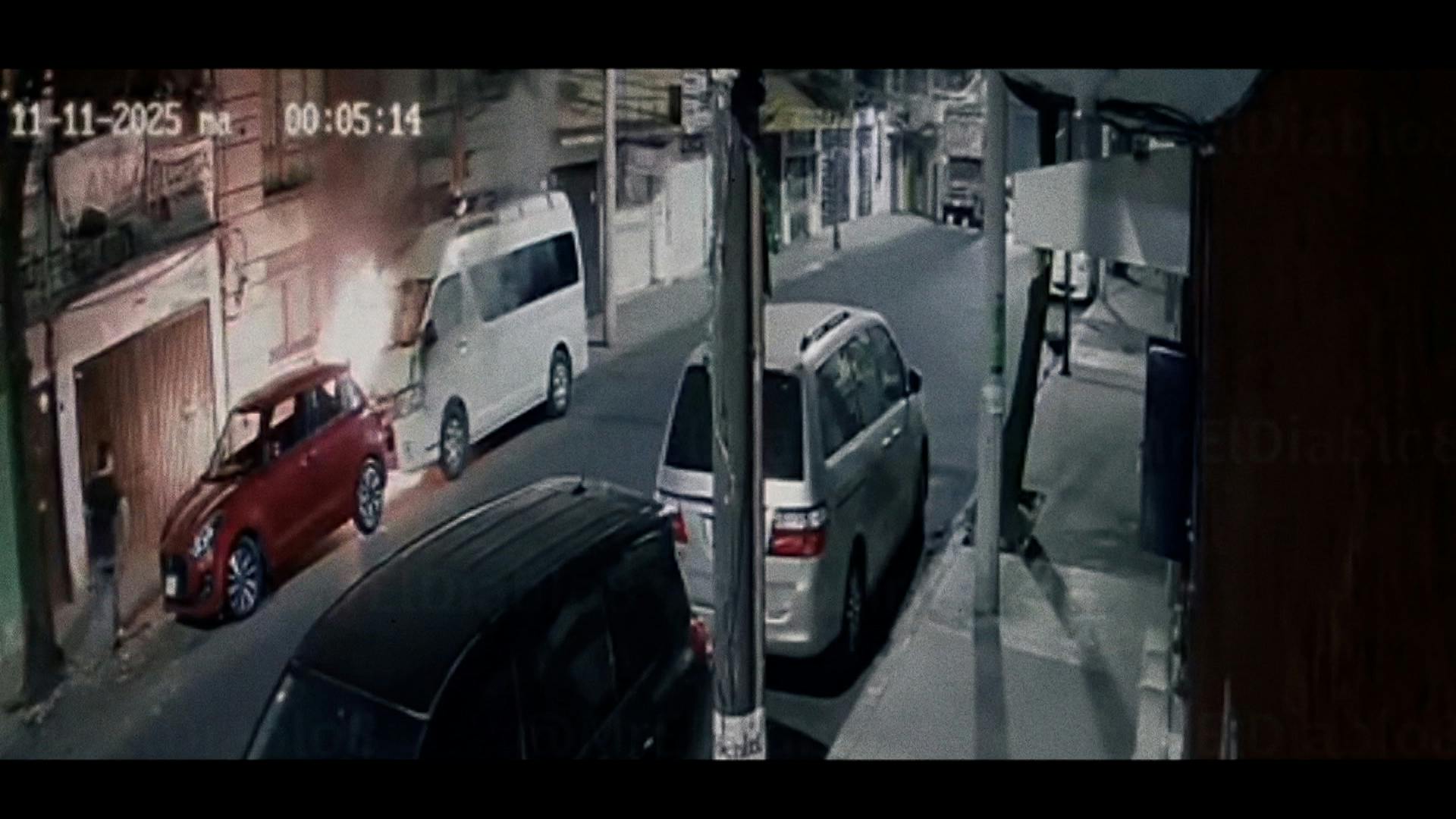 ¡Impactantes imágenes! Por negarse a pagar la extorsión, incendiaron su camioneta