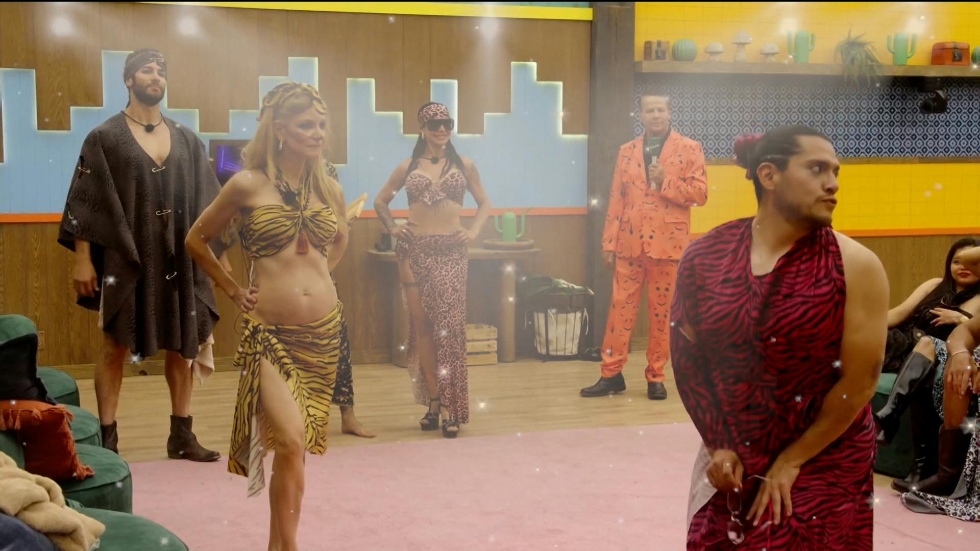 La Granja VIP | Los granjeros desatan su lado animal en la pasarela de Freddy Show