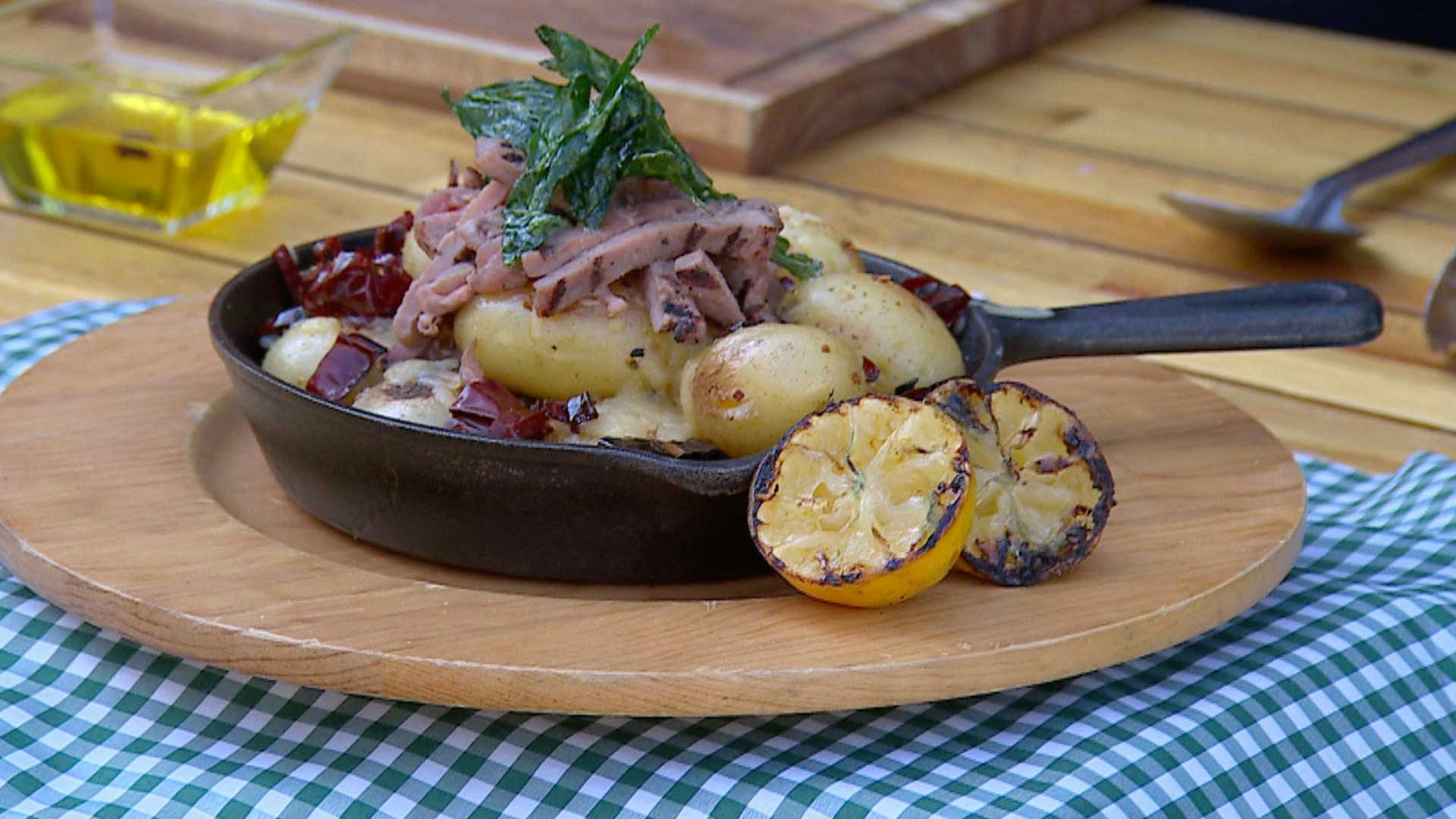 ¡A la parrilla! Aprende a preparar arrachera con papas cambray