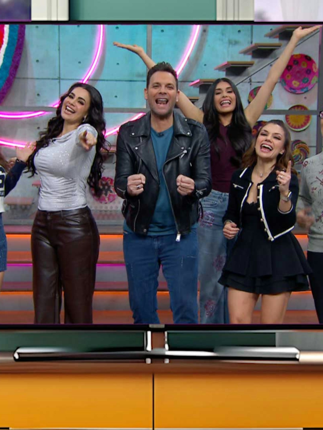 Venga La Alegría | Programa 21 de noviembre Parte 1 | El encuentro de Belinda y Cazzu y el 'demonio azul' del Exatlón
