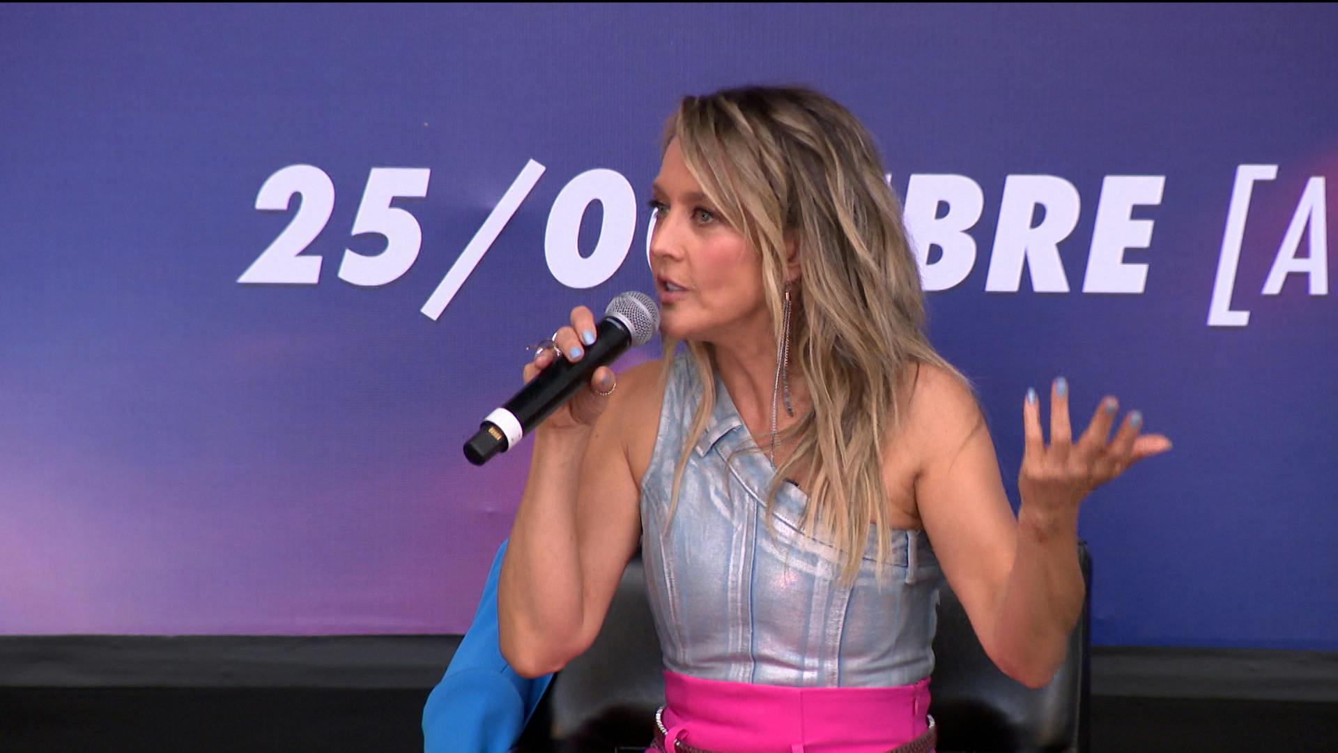 ¡No se guardó nada! Fey se defendió tras las críticas por su fotografía con Yalitza Aparicio