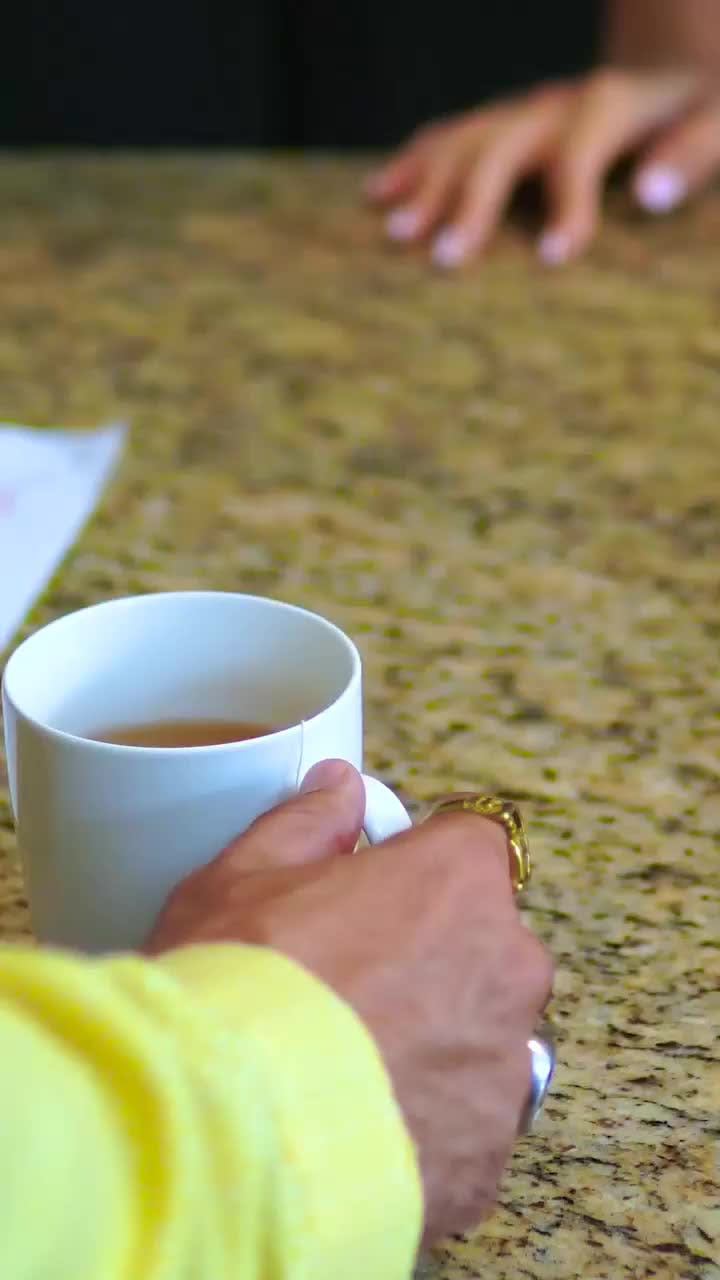 La niñera tenía un plan para quedarse con su patrón