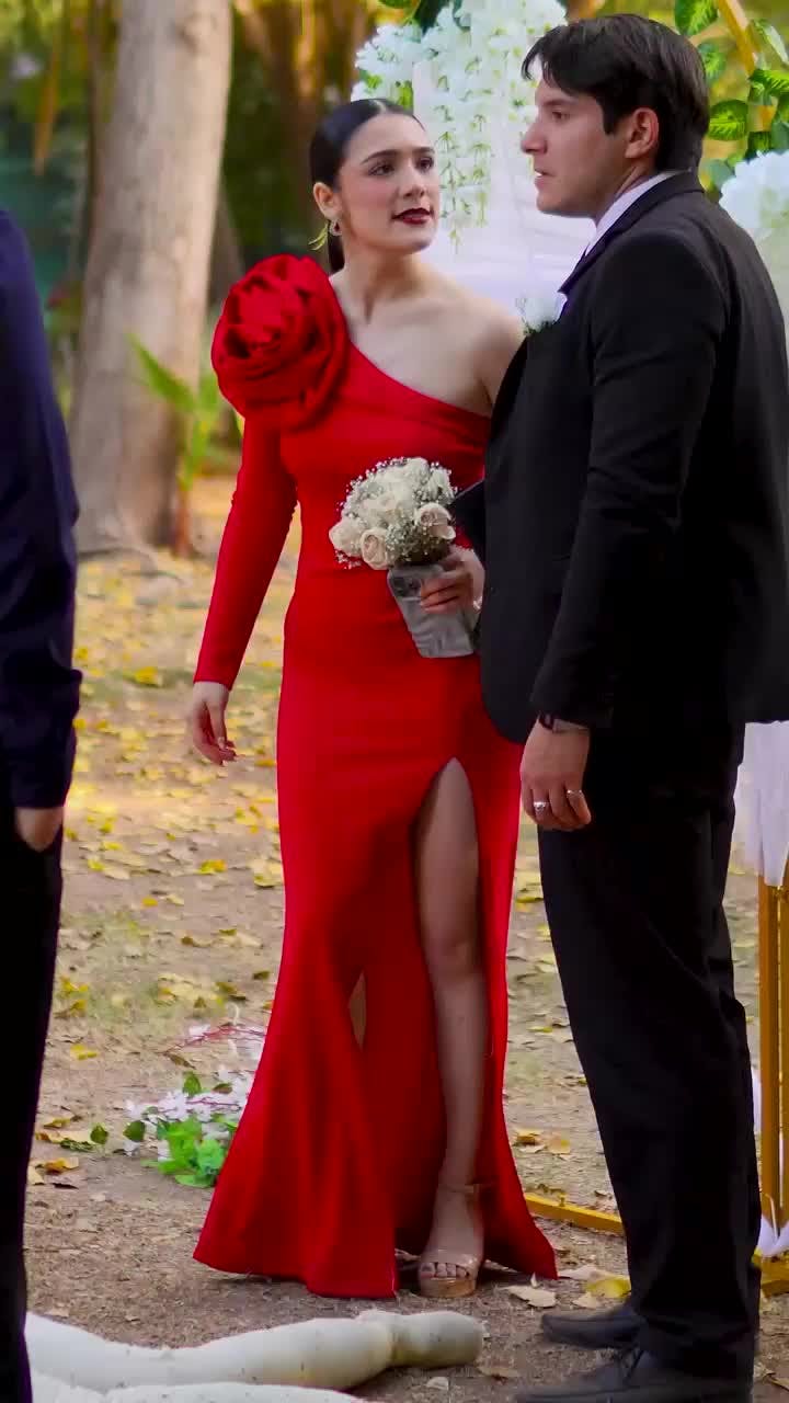 Llegó a su boda vestida igual que la amante de su prometido