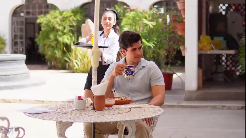 Le escribió AYUDA a un desconocido en una servilleta