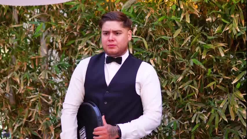 Le dijo pobre por no poder pagar sus gustos y se llevó una gran sorpresa