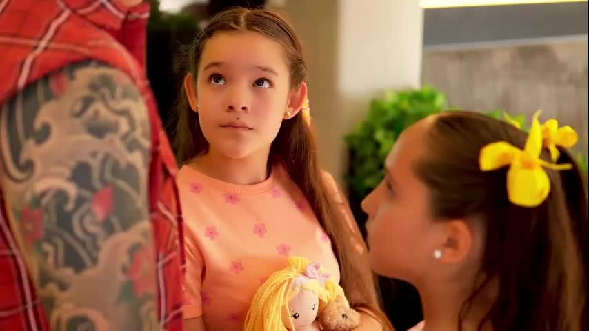 Millonario tacaño no quiso pagar la cuenta de sus hijastras