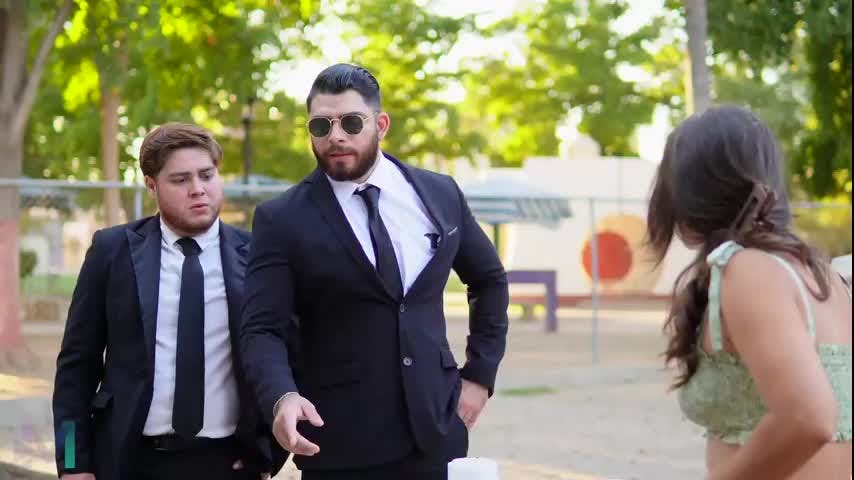 Tamalera ayudó a la hija de un millonario y recibió una gran recompensa