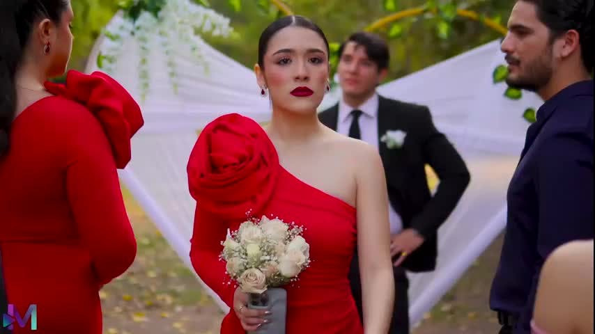 Llegó a su boda vestida igual que la amante de su prometido