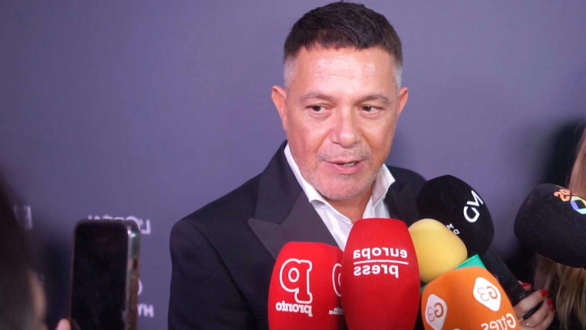 Alejandro Sanz confirma un proyecto teatral con su música y 'huye' de preguntas sobre Candela Márquez