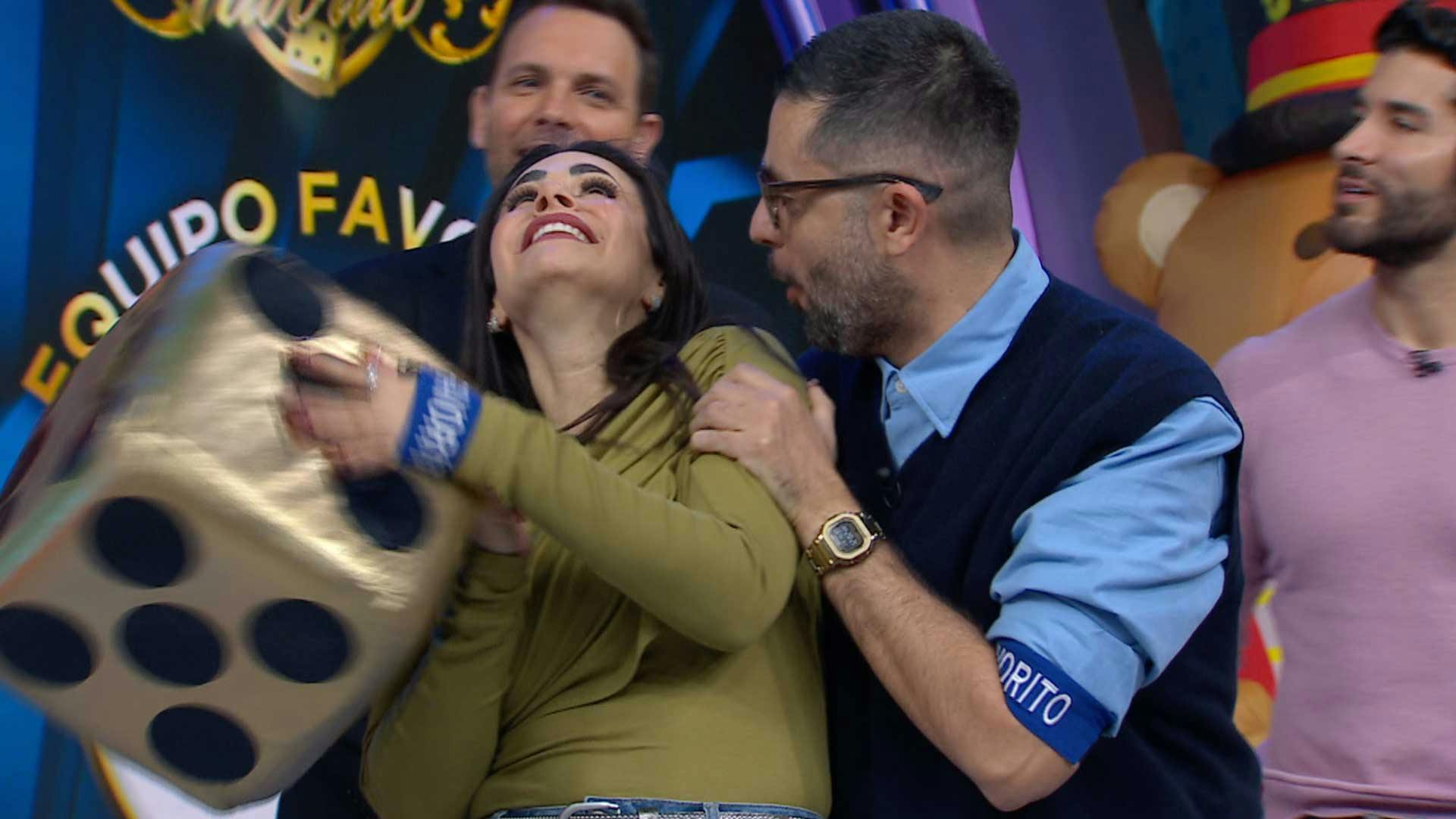 ¡Sin Palabras con punto doble y festejo cumpleañero!