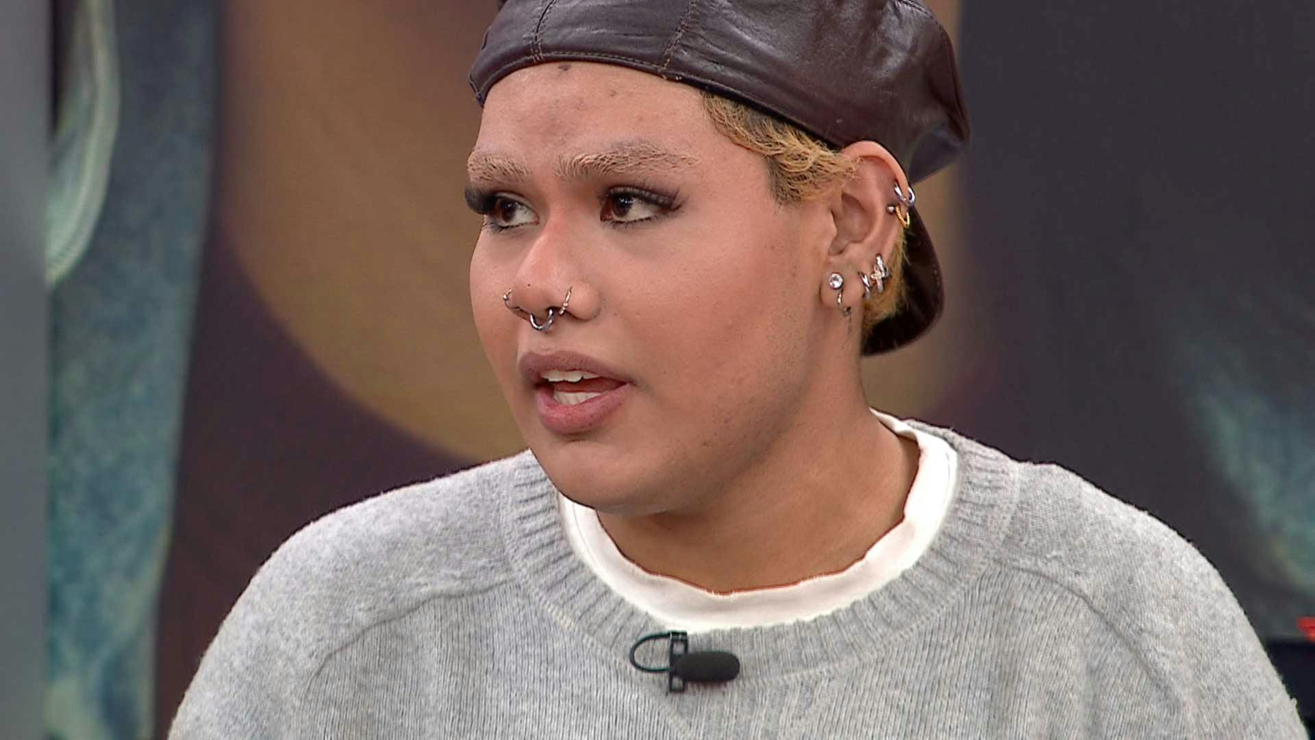 Luis arremete contra Karla en pleno foro por hacerle bullyign a su mejor amiga