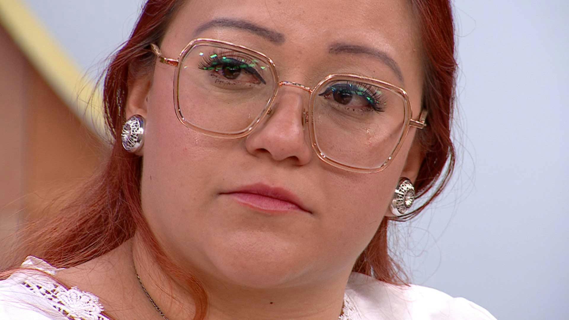 Caro rompe en llanto al enterarse de que su hija sufre bullying en la escuela 