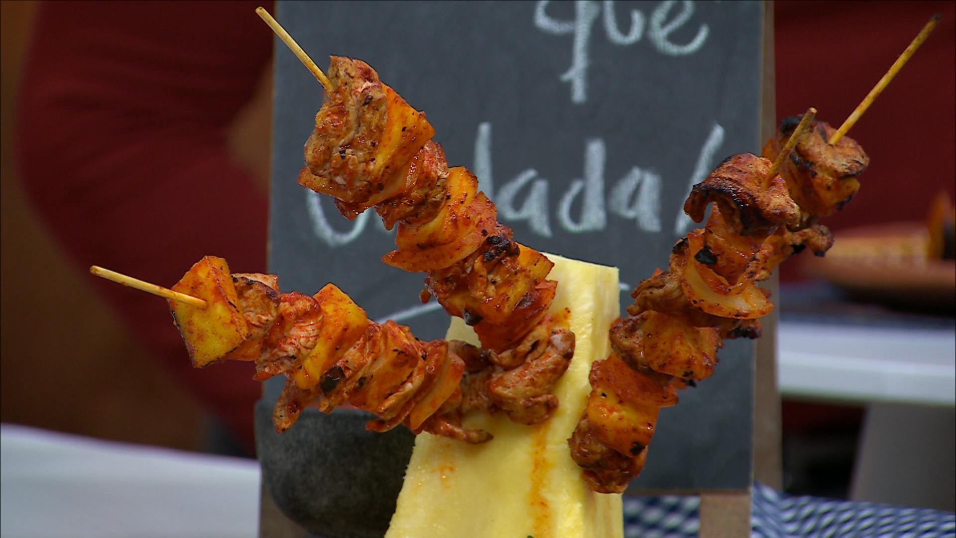 ¡Platillo para cualquier temporada! Aprende a preparar brochetas al pastor: ingredientes y receta paso a paso