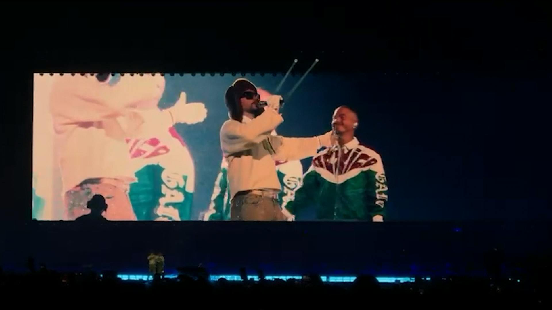 ¡Lo de Loreto Peralta y Julieta Venegas! Así se vivió el último concierto de Bad Bunny en México