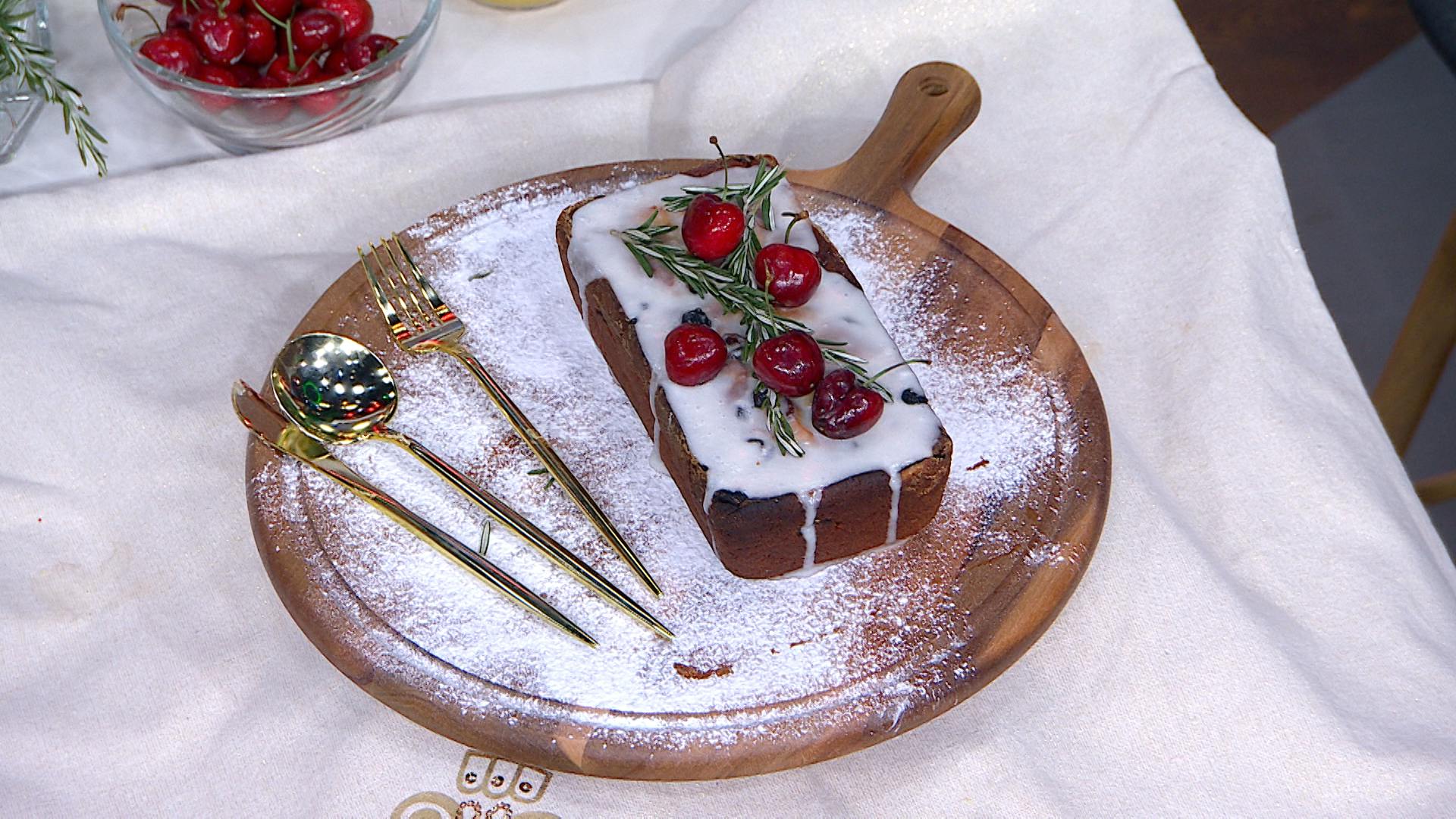 ¿Le 'bajaron' la chamba a Rahmar e Ismael? Rafa Polinesio nos enseña a preparar un delicioso panqué de naranja con arándanos. ¡Ingredientes y receta paso a paso!