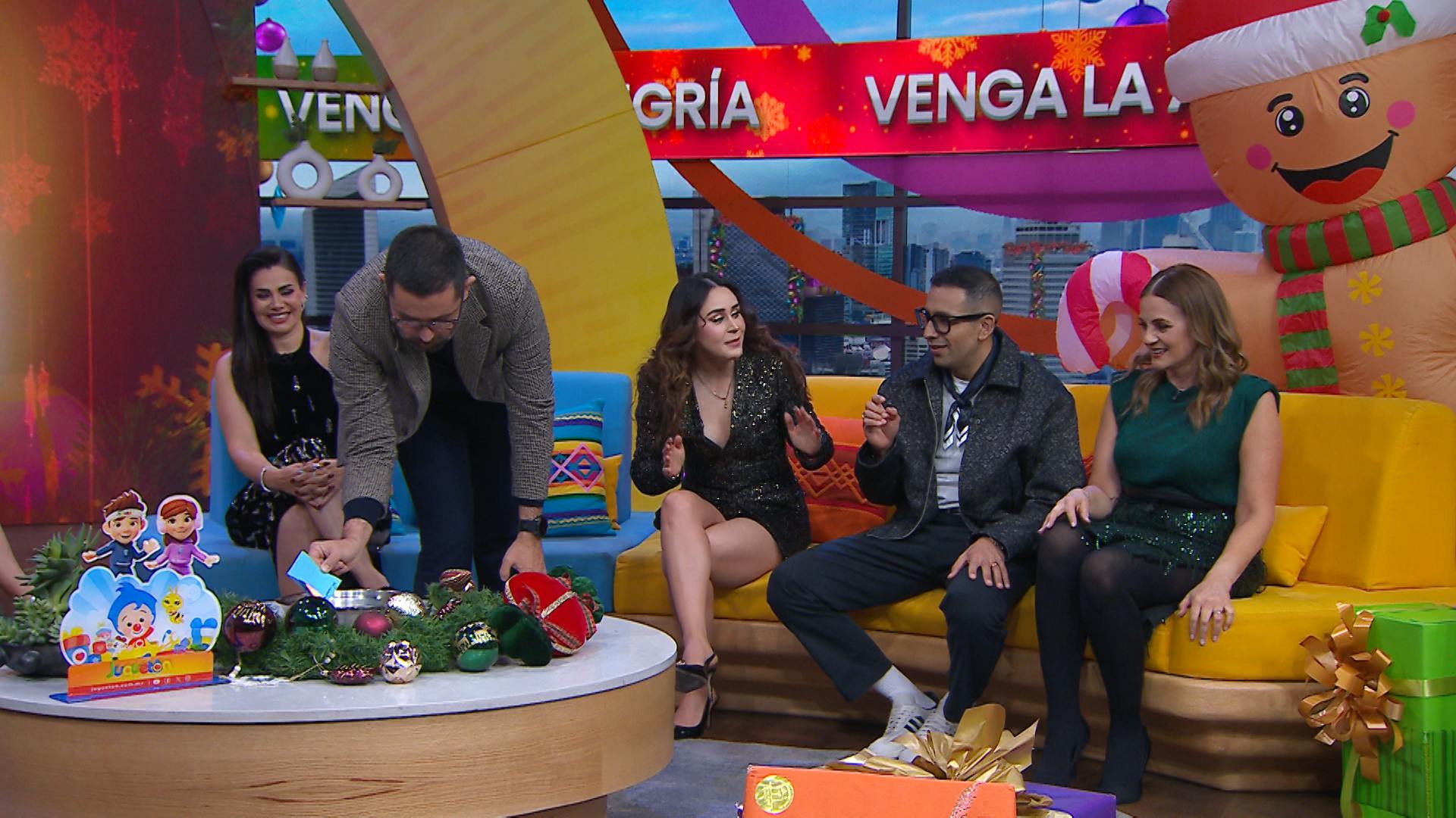 Los conductores escriben lo que quieren dejar atrás de este 2025 para recibir de lo mejor este Año Nuevo