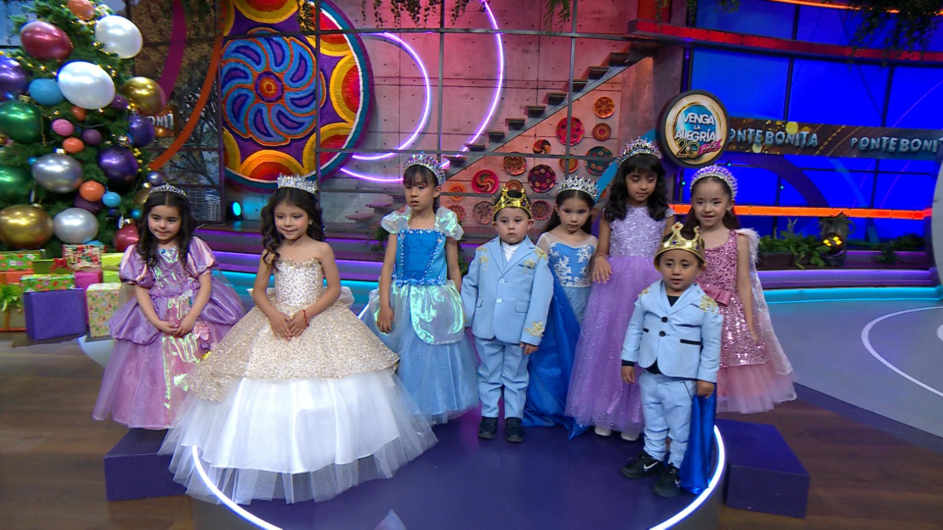 ¡Lucen espectaculares! Checa esta pasarela para Día de Reyes y Reinas