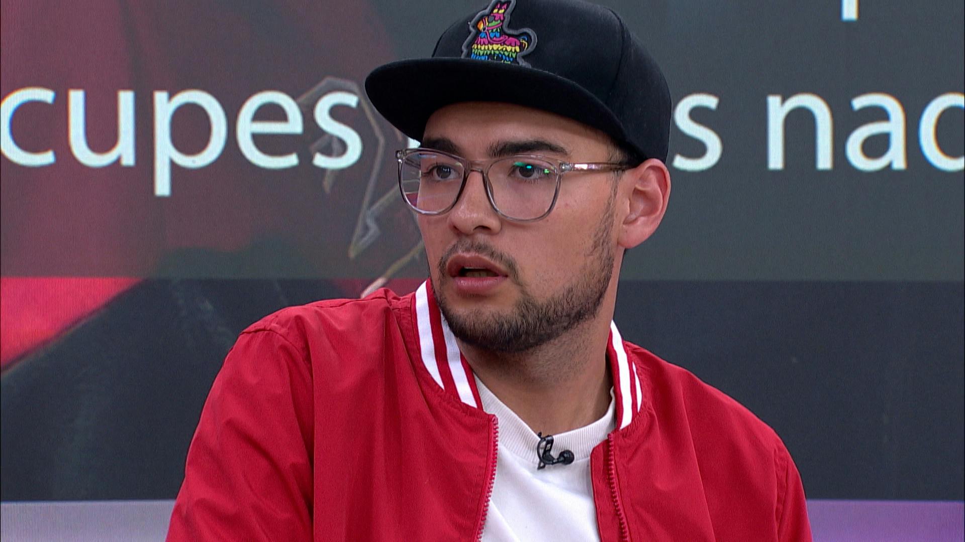 Samuel dice que Rebeca es una desobligada, por eso él se tiene que quedar con su hija