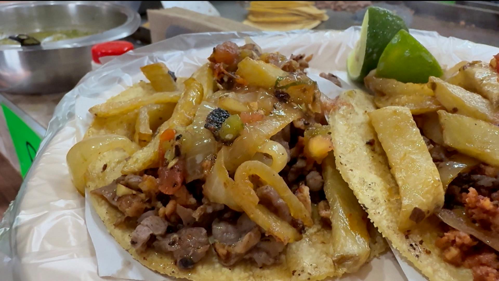 Los tacos ricos de Toluca tienen una salsa con receta secreta que está para chuparse los dedos