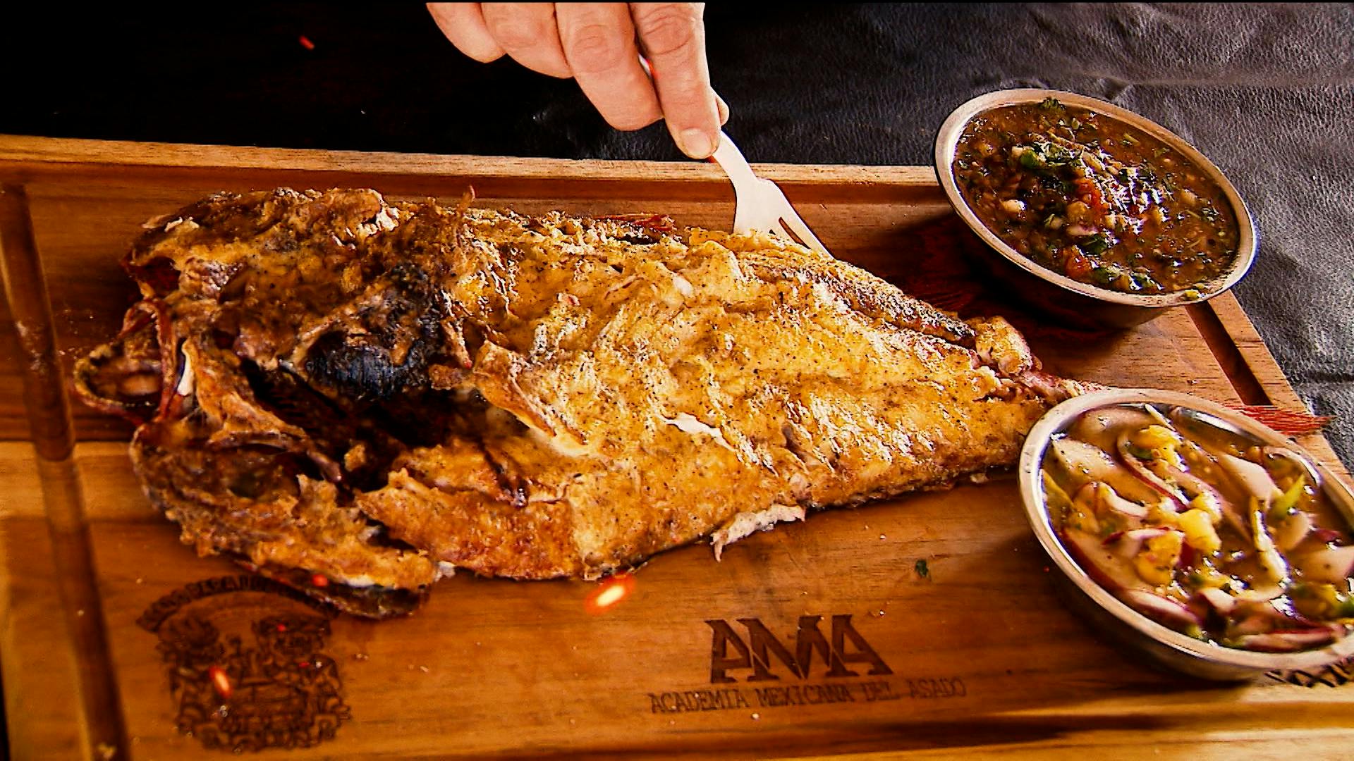 ¡Rico pescado a la tabla!: La mejor proteína guisada con leña