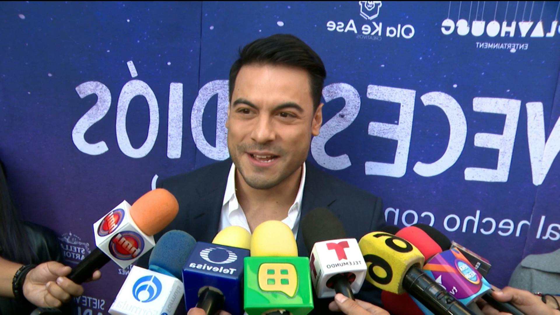 Carlos Rivera responde con dos de sus más importantes canciones a los rumores que existen en torno a su matrimonio