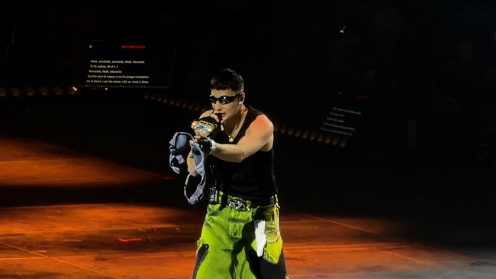 ¡Se armó el perreo masivo! Así se vivió la presentación de El Malilla en el Palacio de los Deportes