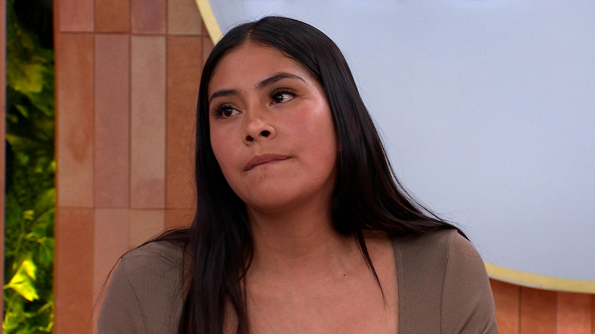 ¡Ni acabó la prepa! Leslie culpa a su madrastra de que no tratarla bien a ella ni a su padre