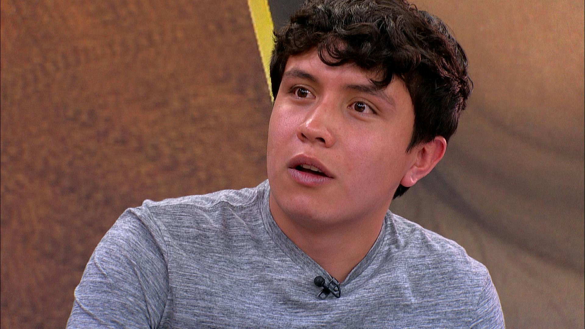 Alejandro pide que su padrastro se vaya de su casa porque es un mantenido