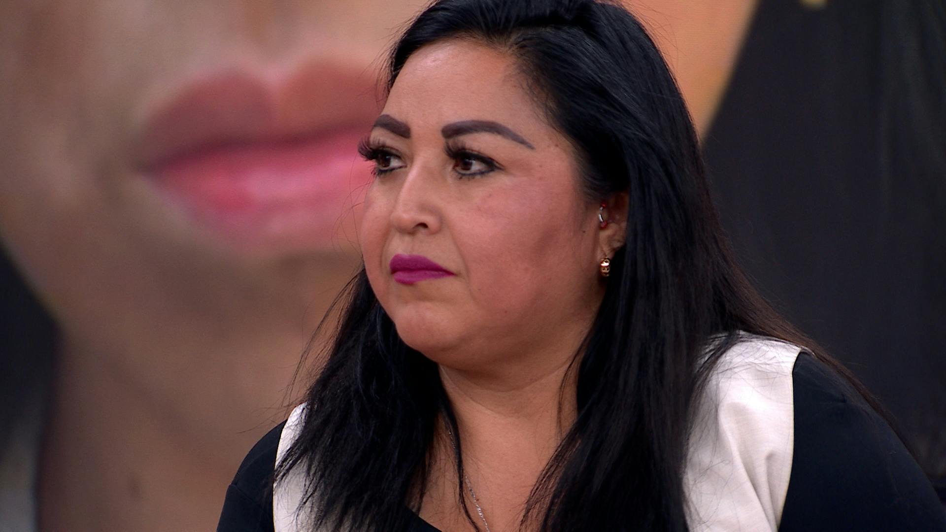¡Vive la vida loca! Sandra sale con puro jovencito y no le importa que la juzguen