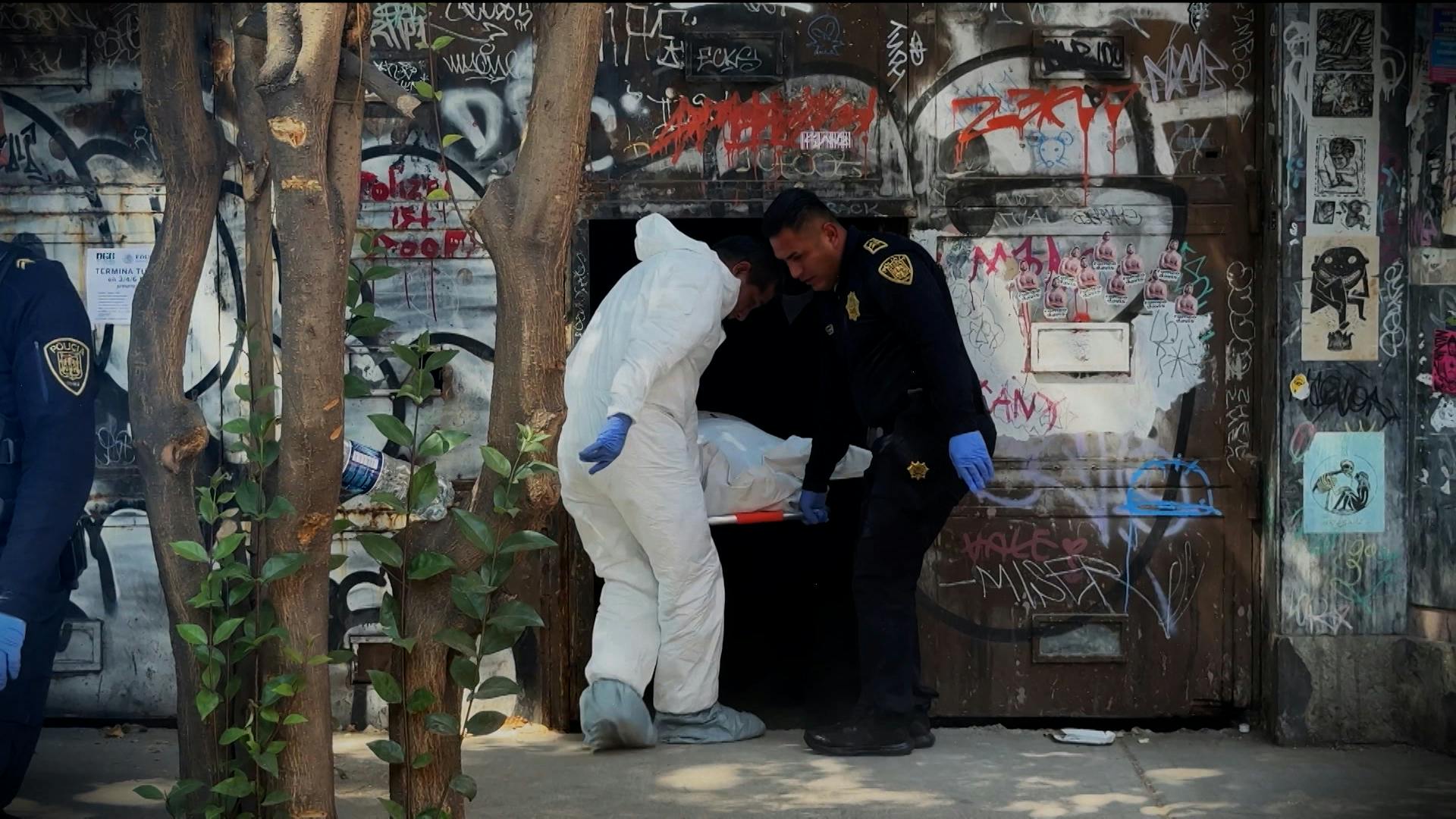 Encuentran a una mujer sin vida dentro de una cine abandonado en la CDMX 