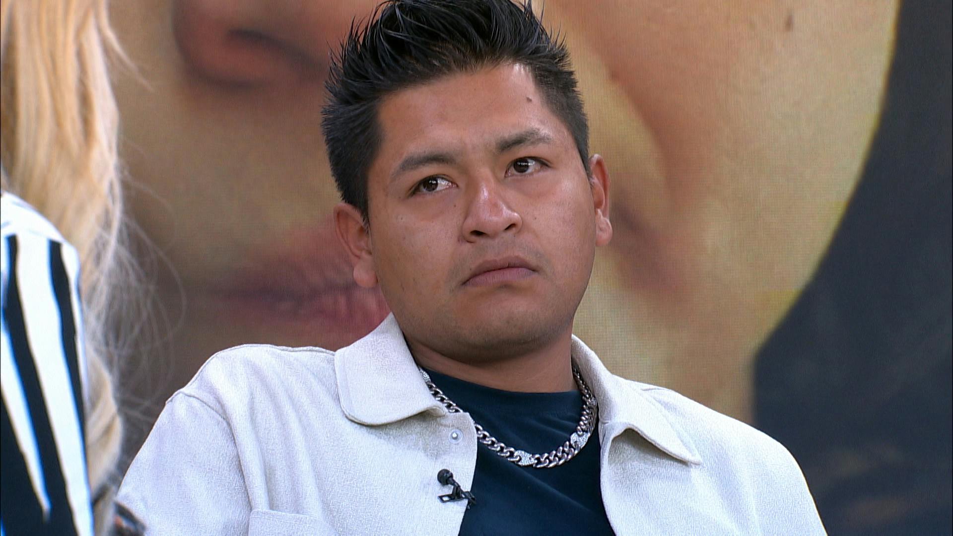 ¿Es normal que la abuela amamante a su nieto con un pecho falso? Para Armando, sí