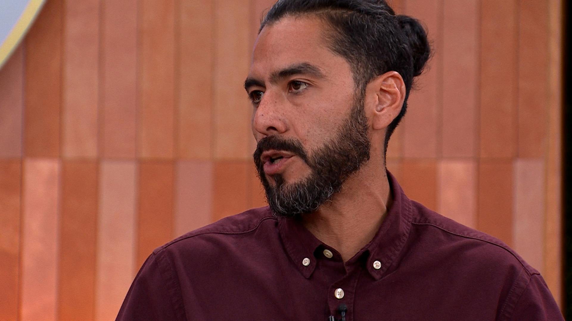 Aunque da para la manutención, a Juan lo persigue su ex con el mínimo pretexto