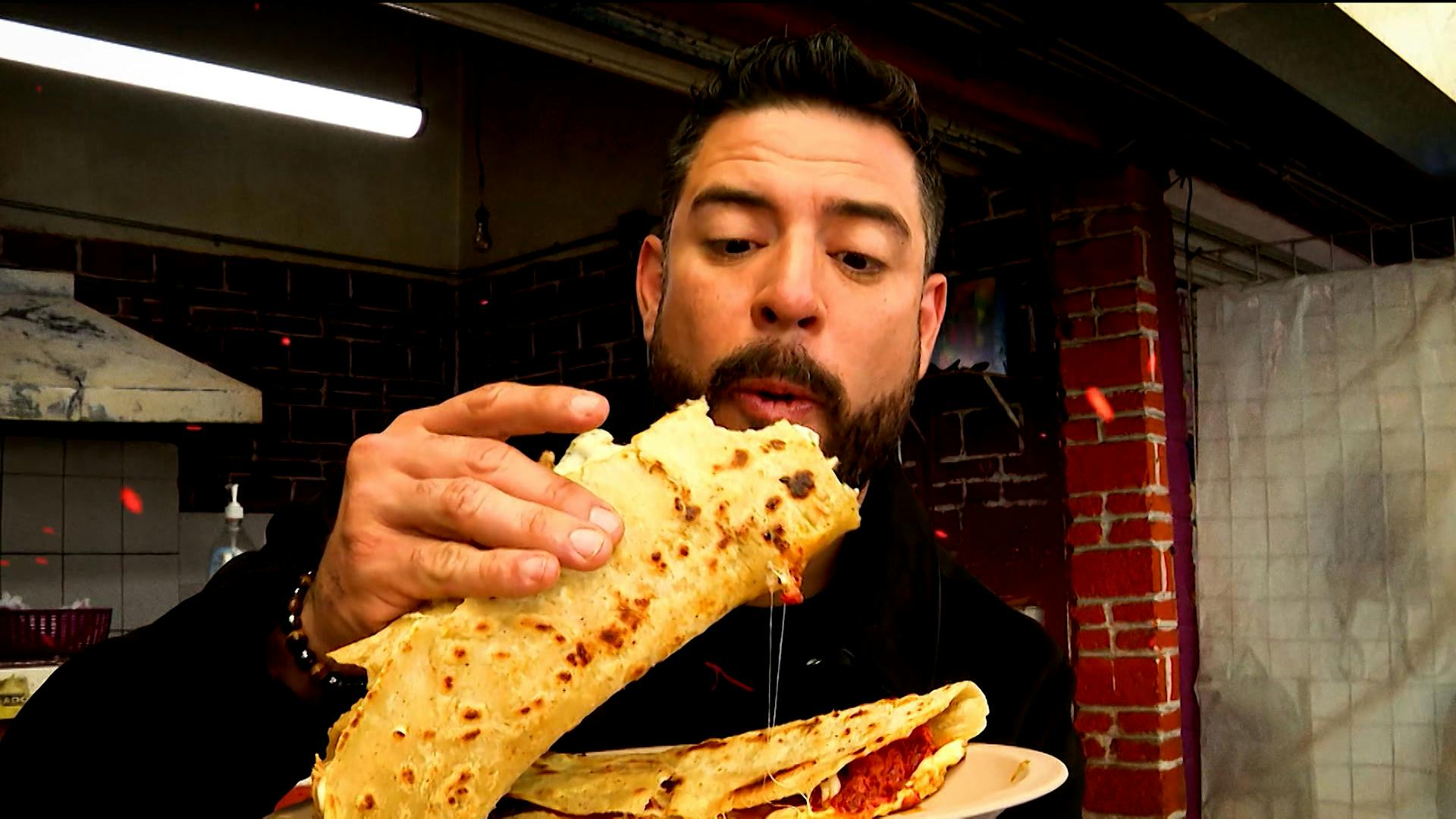 ¡En Tlalpan nadie supera las garnachas gigantes de Mikaela!