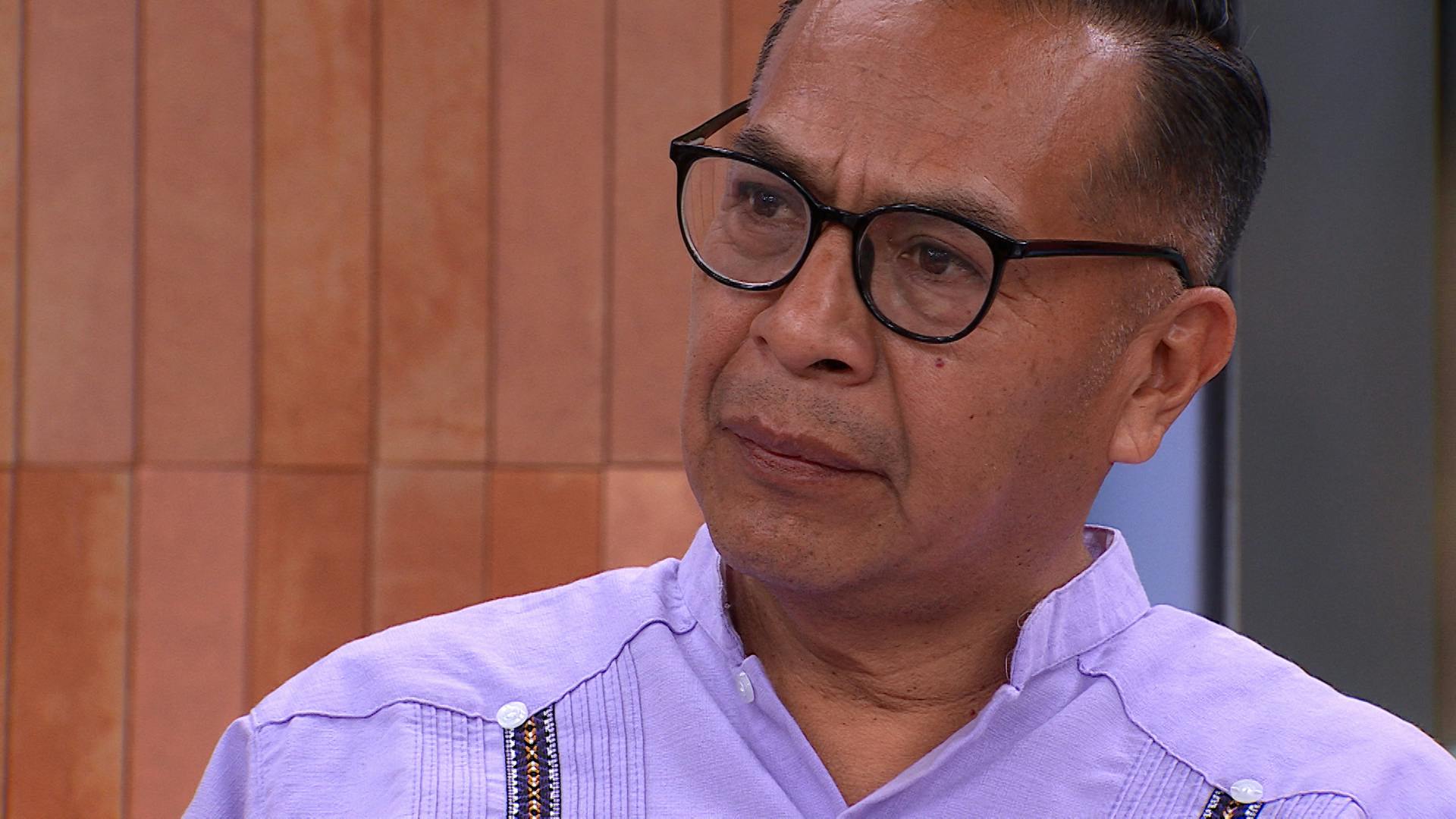 Roberto acepta salir con otras porque su esposa ya no se arregla