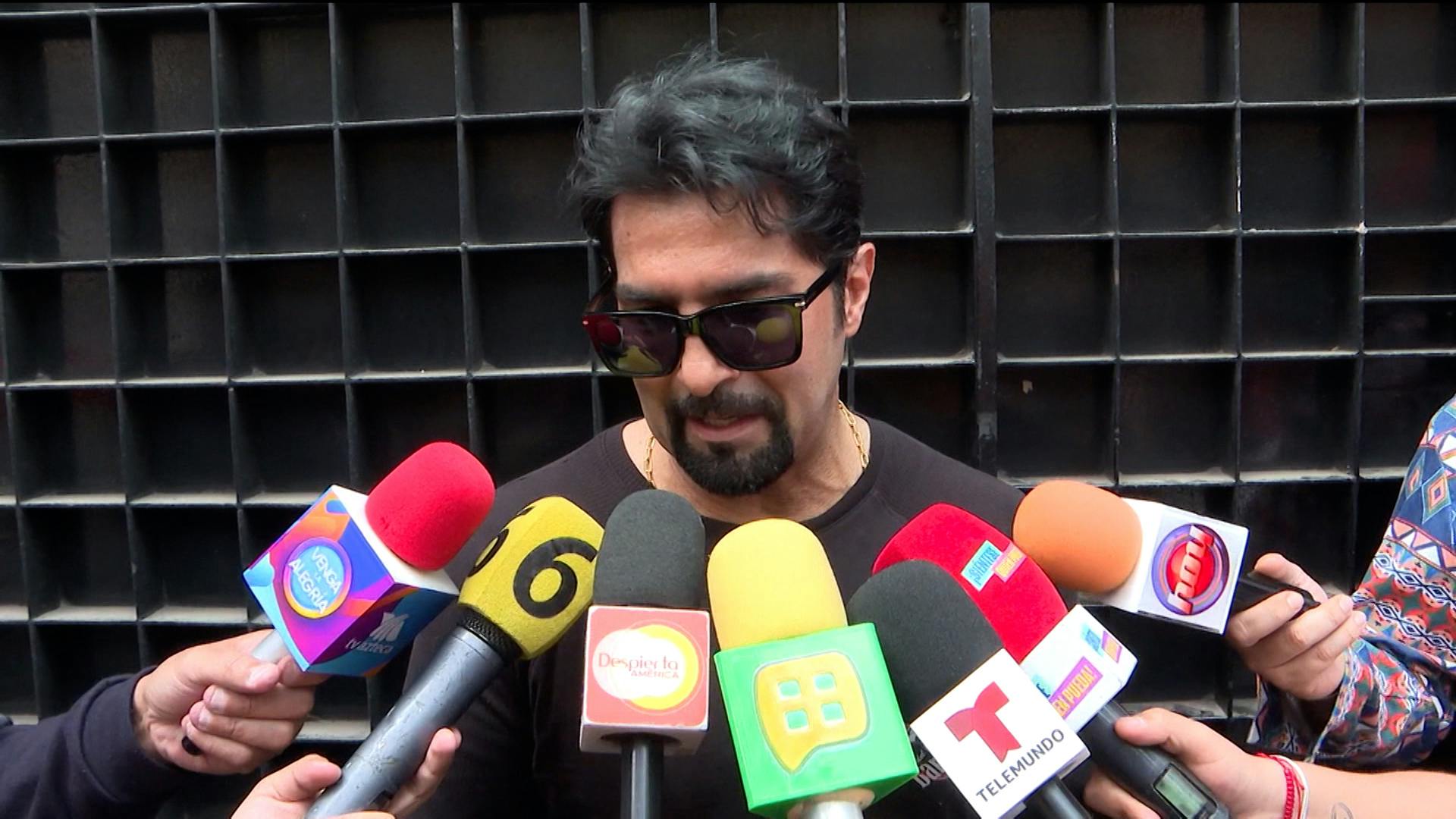 Arturo Carmona se pronuncia sobre la salida de Aracely Arámbula de Perfume de Gardenia
