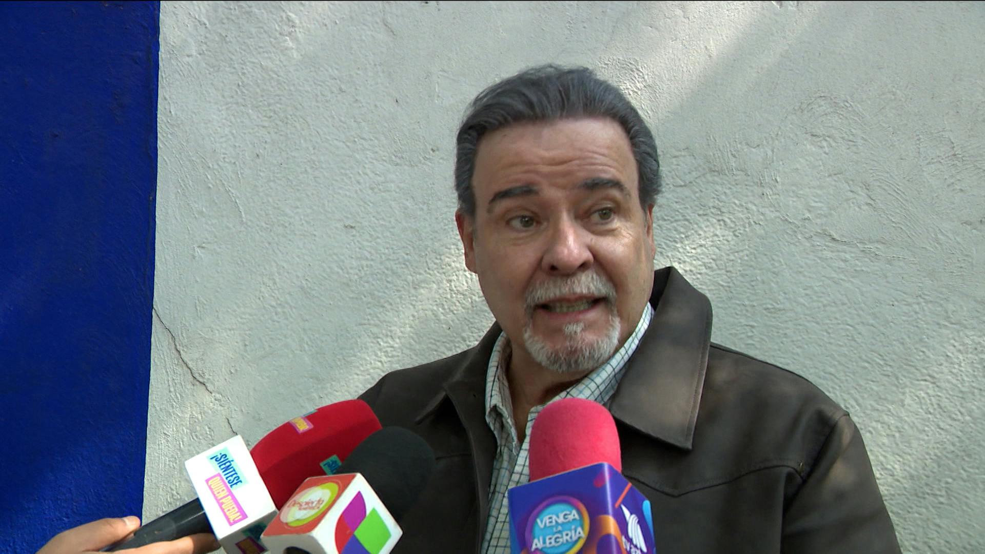 ¡Venden saludos a su nombre! César Évora denuncia que hacen fraude con su nombre