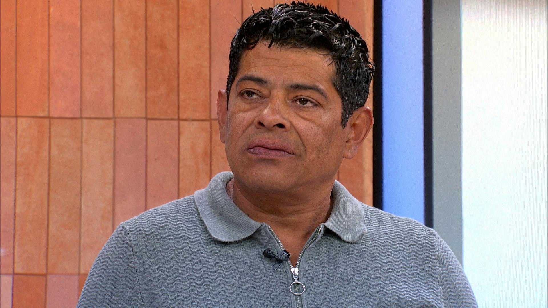 ¡Sorprendió a su hijo besando a otros hombres! Víctor no acepta lo que ha visto