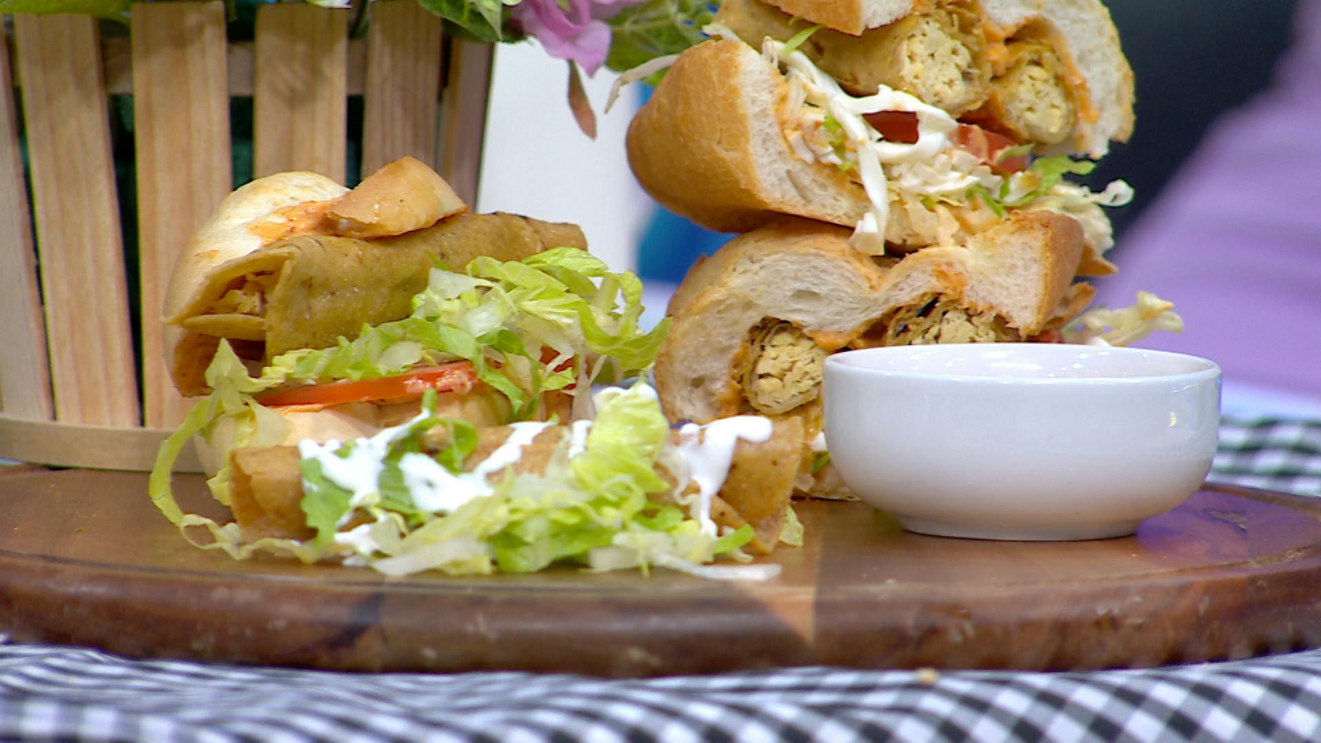 ¡Aprende a preparar torta de flautas doradas de pollo! Ingredientes y receta paso a paso