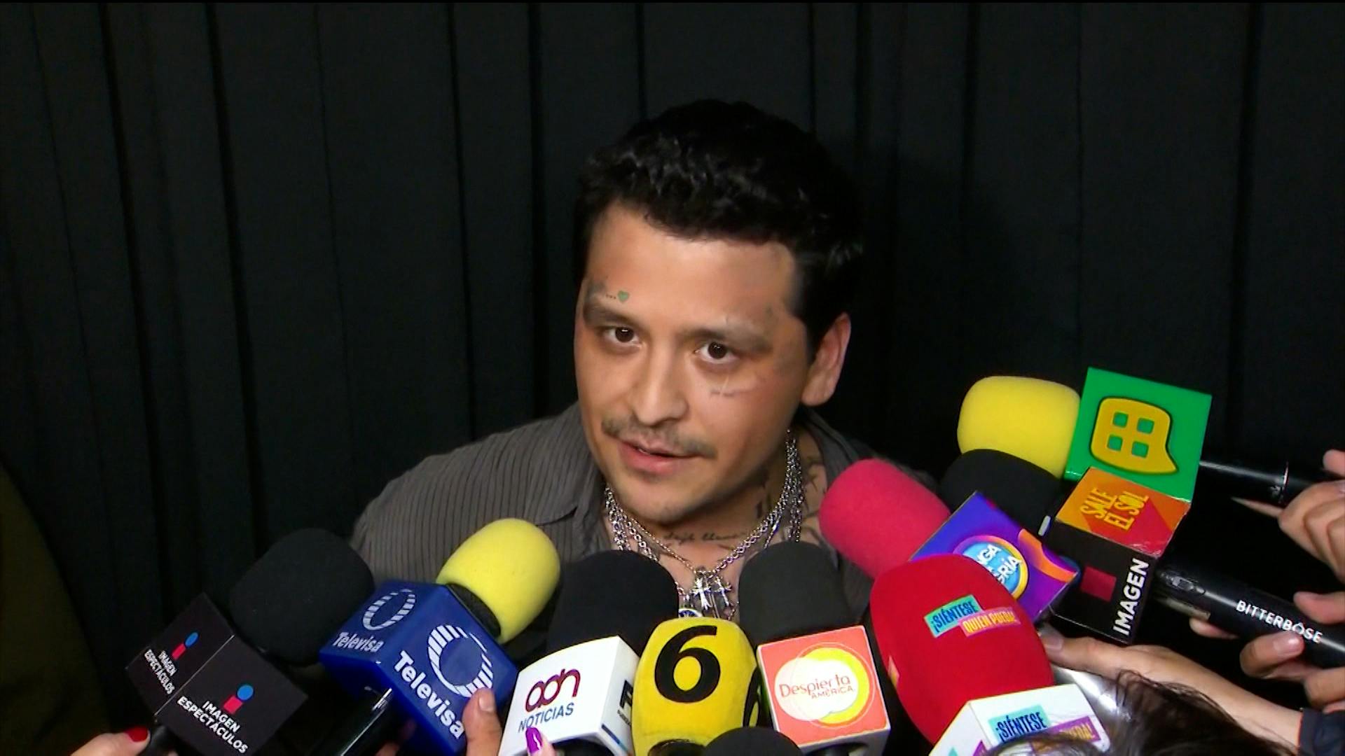 Christian Nodal relata momentos de tensión en Zacatecas y confirma demanda contra Cazzu