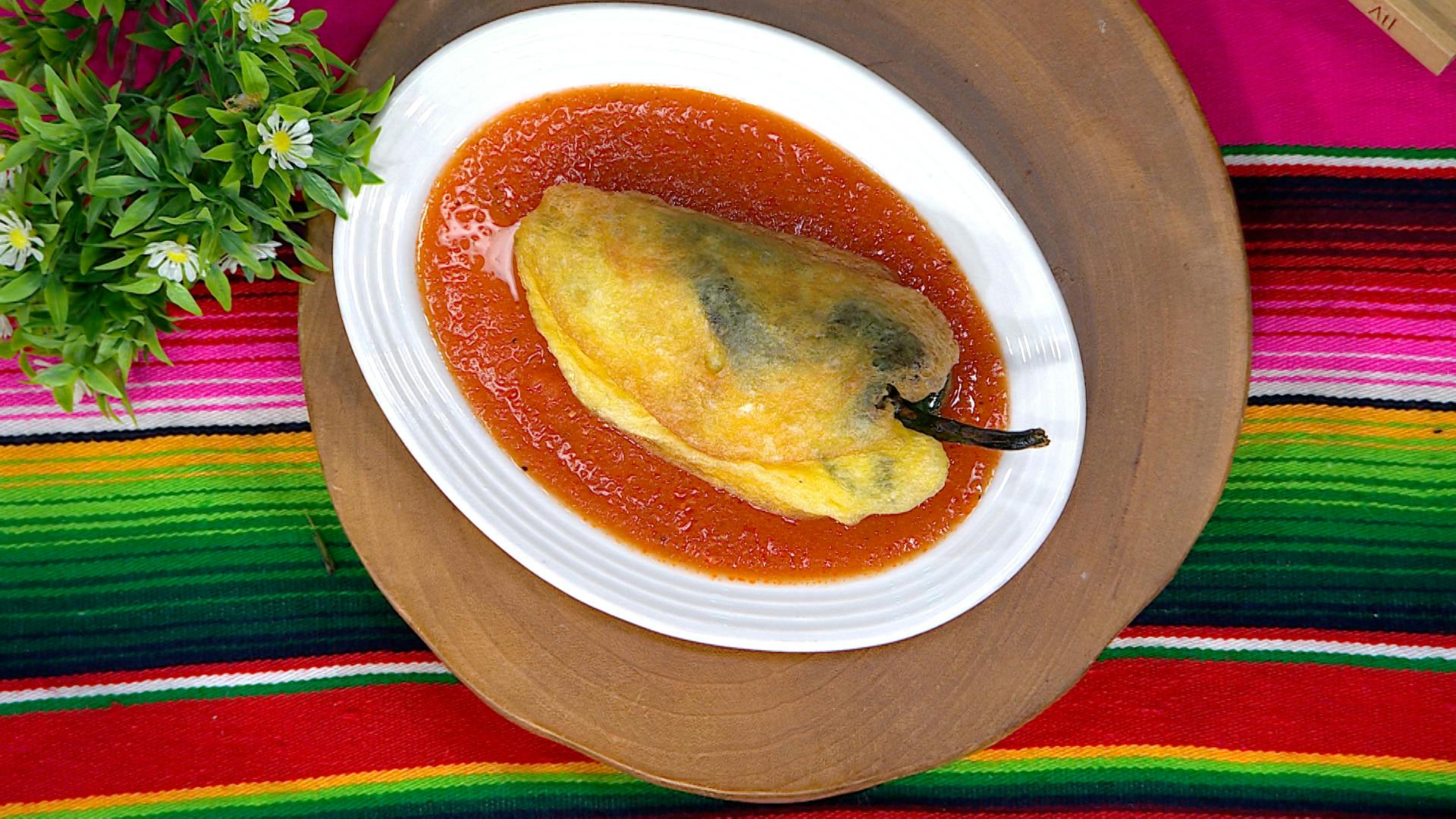 ¿Cómo preparar chiles rellenos de queso panela? Ingredientes y receta paso a paso