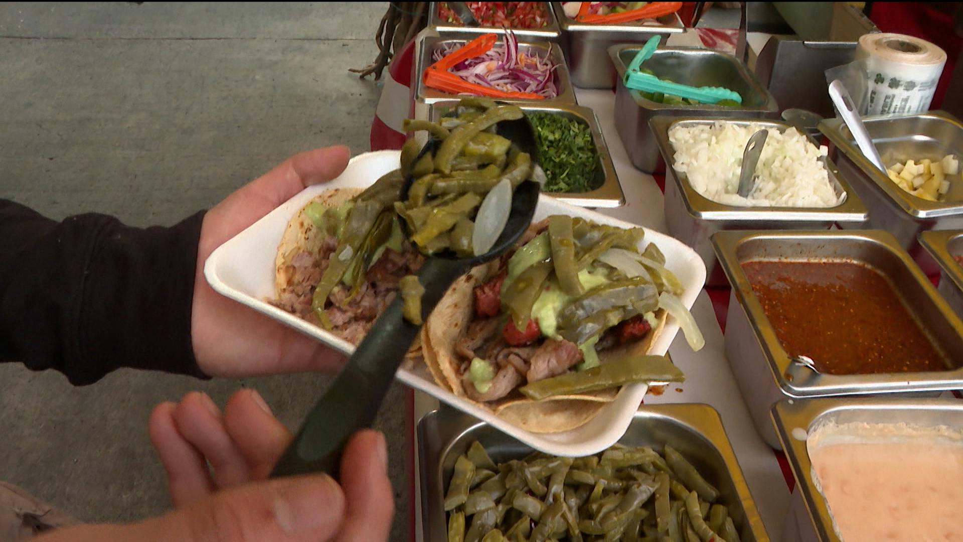 Los mejores tacos al carbón en el Mercado Jamaica 