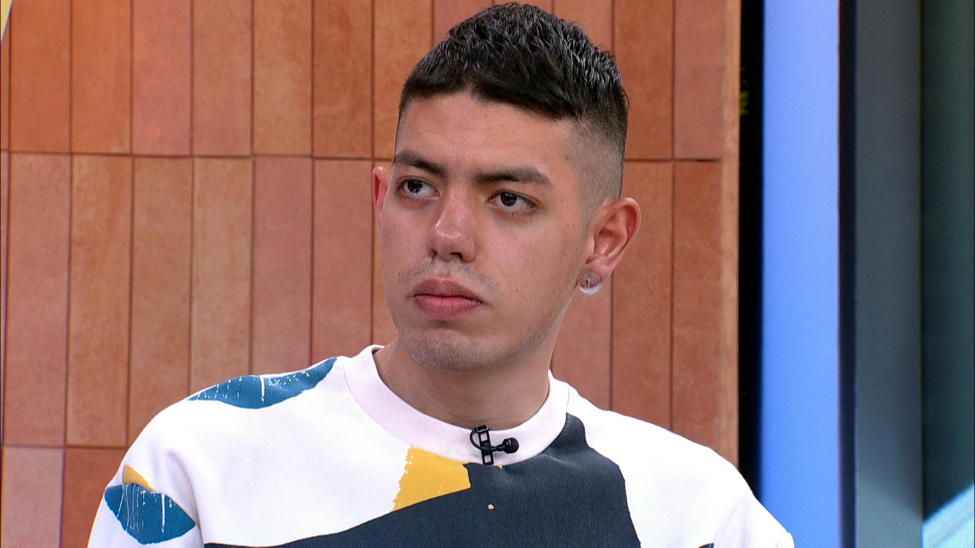 ¡Son arrimados! Jonathan quiere correr a su amigo y a su novia de su departamento