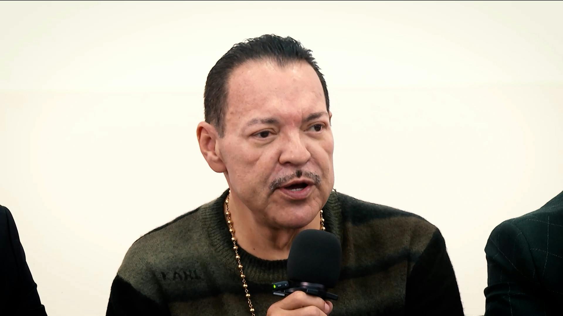 ¡No se retira y cantará con Alex Lora! Julio Preciado anuncia que seguirá en los escenarios