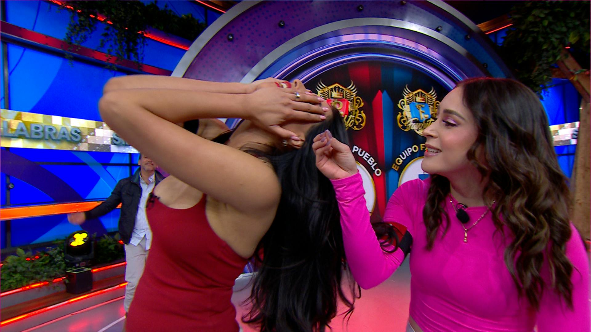 ¡Kristal Silva y Viviann Baeza dan la cara por el Pueblo en el Sin Palabras!