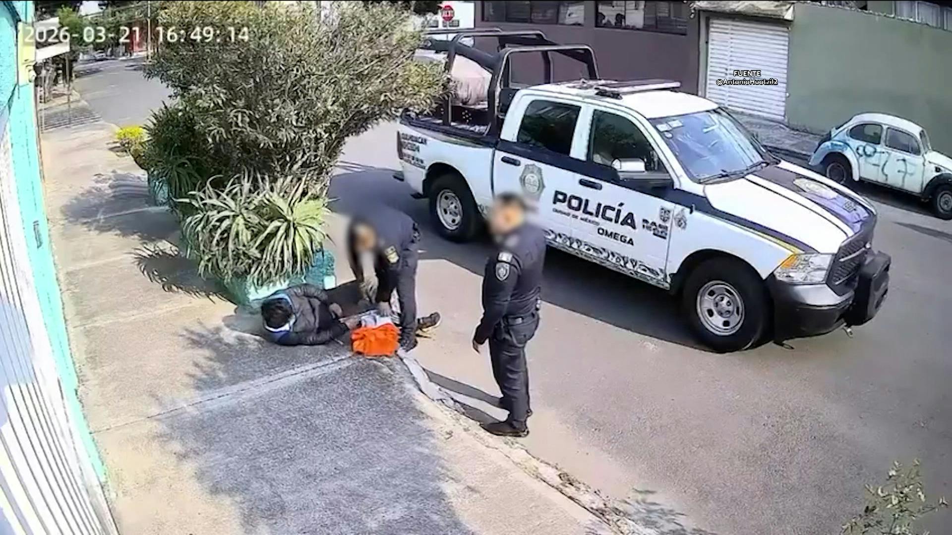 El policía que golpeó a un jardinero en Coapa, el chofer que escapó en Puebla y más; Sergio Sepúlveda lo explica Con Peras y Manzanas