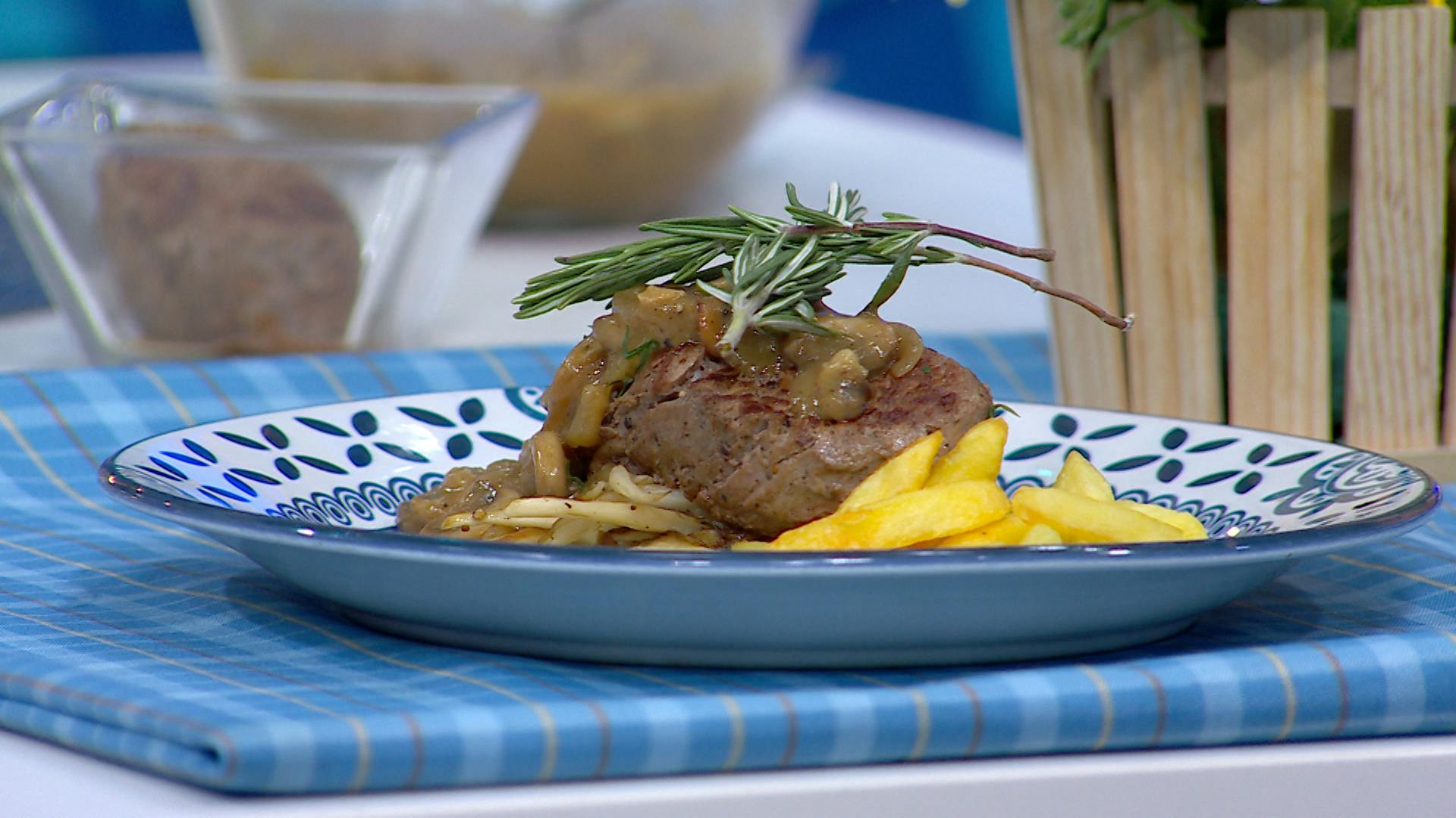 ¡Aprende a preparar filete de res con champiñones! Ingredientes y receta paso a paso