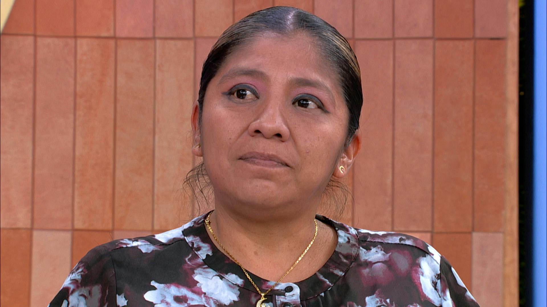 Elena rompe en llanto al recordar el abandono y la dura lucha por sacar adelante a sus nietas